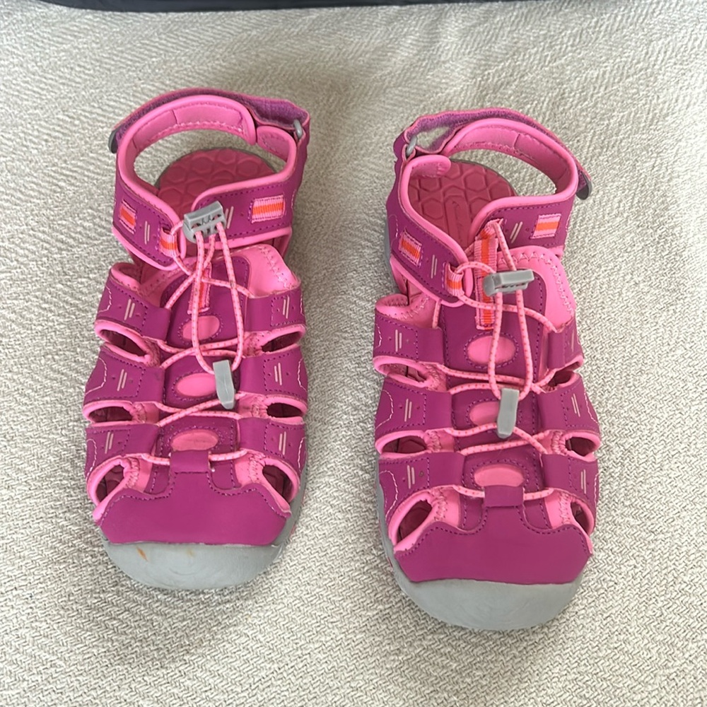 Eddie Bauer girls size 5 shoes